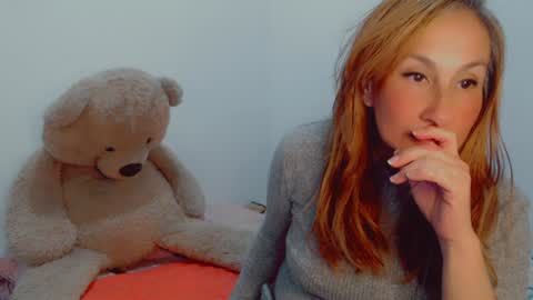 Snapshot of skarlett2072 chatting on December 23, 2024, 2:45 am Arlett online show from December 23, 2024, 2:45 am