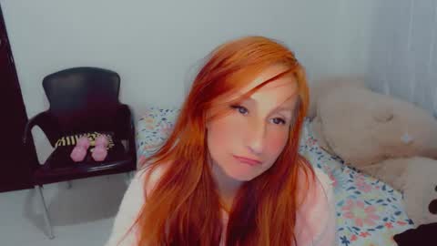 Snapshot of skarlett2072 chatting on September 14, 2025, 3:05 am Arlett online show from September 14, 2025, 3:05 am