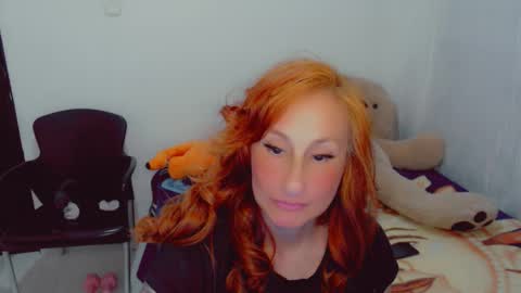 Snapshot of skarlett2072 chatting on September 19, 2025, 12:02 am Arlett online show from September 19, 2025, 12:02 am