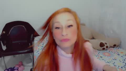 Snapshot of skarlett2072 chatting on November 11, 2025, 12:49 pm Arlett online show from November 11, 2025, 12:49 pm