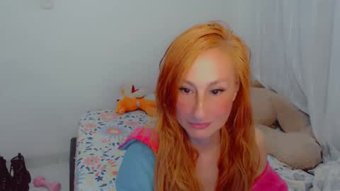 Snapshot of skarlett2072 chatting on November 18, 2025, 11:36 am Arlett online show from November 18, 2025, 11:36 am