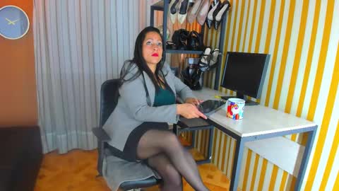 Snapshot of skarlettbarnes chatting on November 12, 2025, 11:43 am skarlettbarnes online show from November 12, 2025, 11:43 am