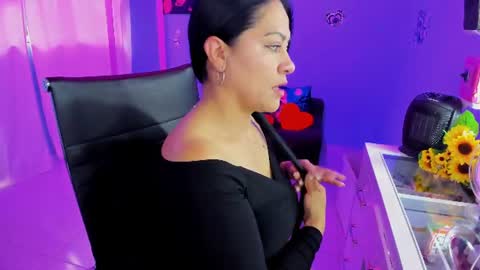 Snapshot of skater_gal chatting on June 19, 2026, 6:34 pm susan ramires online show from June 19, 2026, 6:34 pm