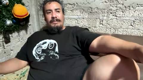 Snapshot of skinhell chatting on June 3, 2026, 3:09 am Elias online show from June 3, 2026, 3:09 am