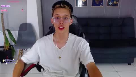 Snapshot of skinny_bigcock20 chatting on November 29, 2025, 9:18 pm skinny_bigcock20 online show from November 29, 2025, 9:18 pm