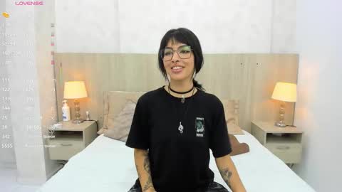 Emily Rojas online show from September 28, 2025, 7:30 pm