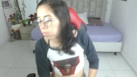 Snapshot of skinny_hot723 chatting on May 31, 2026, 7:04 pm Raelle online show from May 31, 2026, 7:04 pm