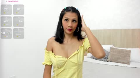 Snapshot of skinny_lilly chatting on December 5, 2024, 7:28 pm lilly online show from December 5, 2024, 7:28 pm