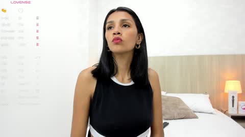 Snapshot of skinny_lilly chatting on December 11, 2024, 7:36 pm lilly online show from December 11, 2024, 7:36 pm