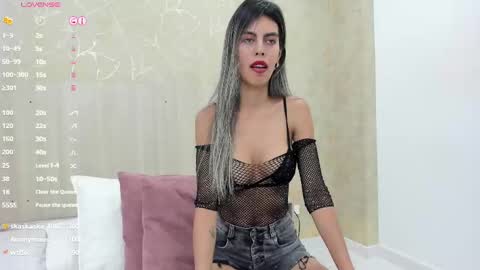 Snapshot of skinny_noa chatting on February 26, 2025, 5:28 pm Noa online show from February 26, 2025, 5:28 pm