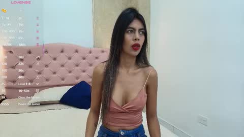 Snapshot of skinny_noa chatting on December 16, 2025, 11:26 am Noa online show from December 16, 2025, 11:26 am
