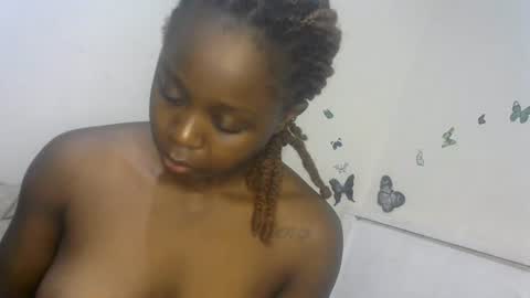 Snapshot of skinny_petite18 chatting on July 19, 2026, 2:21 pm Munah online show from July 19, 2026, 2:21 pm