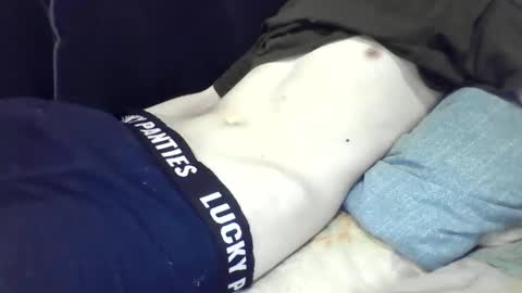 skinnycuteb0y online show from June 5, 2026, 8:42 am