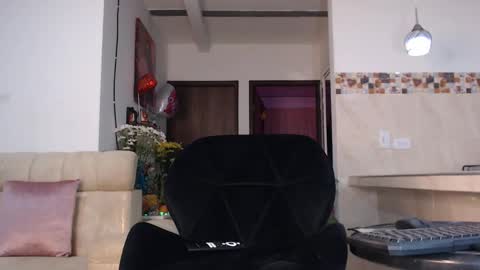 jesica online show from October 5, 2025, 6:56 am