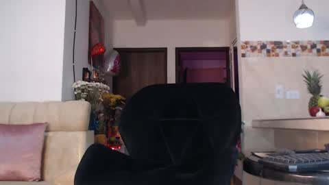 jesica online show from October 8, 2025, 8:01 am