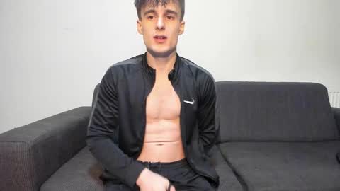 skinnyguywithbigd online show from December 19, 2024, 3:40 am