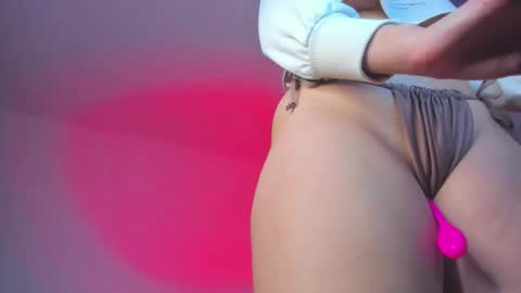 Snapshot of skinnyhorny_ chatting on October 17, 2025, 6:05 am SKINNYHORNY online show from October 17, 2025, 6:05 am