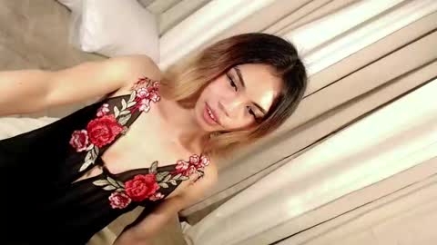 skinnytrans69 online show from April 27, 2026, 3:32 pm