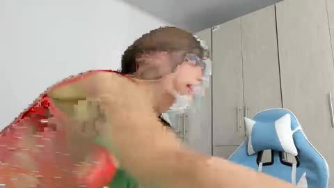 Snapshot of sky_fall1 chatting on February 4, 2025, 9:10 pm Valeria online show from February 4, 2025, 9:10 pm