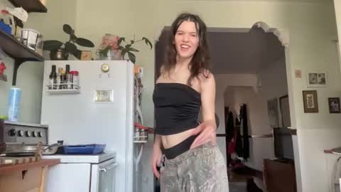Snapshot of sky_lounge chatting on April 17, 2026, 4:43 pm sky lounge online show from April 17, 2026, 4:43 pm
