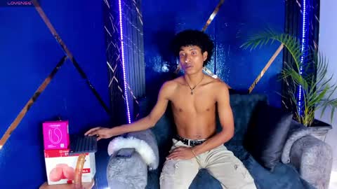 Snapshot of sky_walkerss chatting on June 7, 2026, 6:44 pm sky_walkerss online show from June 7, 2026, 6:44 pm