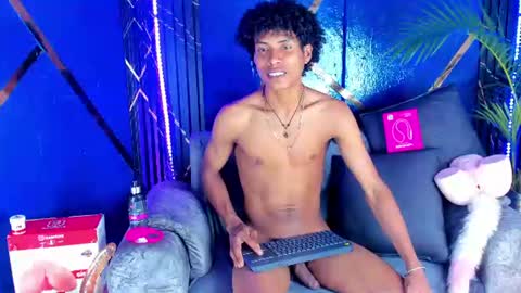 Snapshot of sky_walkerss chatting on June 17, 2026, 6:20 pm sky_walkerss online show from June 17, 2026, 6:20 pm