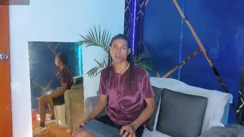 Snapshot of sky_walkerss chatting on July 6, 2026, 7:27 pm sky_walkerss online show from July 6, 2026, 7:27 pm