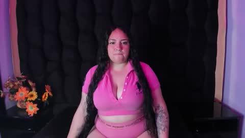 Snapshot of skyblacky_ chatting on December 17, 2025, 12:33 pm SkyBlacky online show from December 17, 2025, 12:33 pm