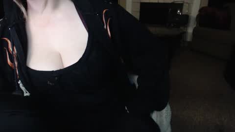 SKYLE   online show from March 11, 2026, 2:28 am