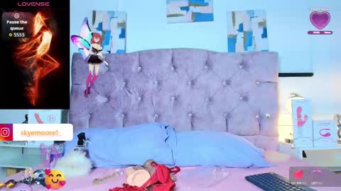 Snapshot of skye_moore chatting on October 6, 2025, 12:02 pm skye moore online show from October 6, 2025, 12:02 pm