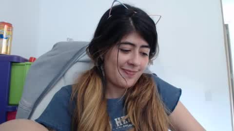 Snapshot of skyler1195 chatting on February 18, 2025, 7:52 pm Skyler online show from February 18, 2025, 7:52 pm