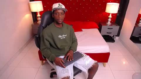 SKYLERBIGXXX online show from October 20, 2025, 3:29 am