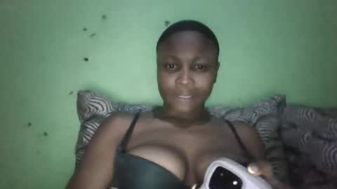 Snapshot of skylour chatting on April 14, 2026, 6:25 pm Skylour online show from April 14, 2026, 6:25 pm