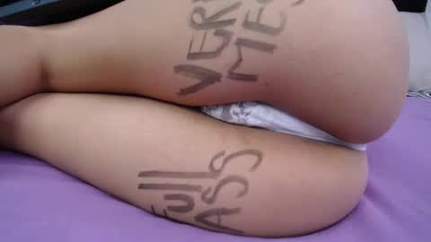 Snapshot of skynny_horney chatting on December 13, 2024, 7:04 am Skynny online show from December 13, 2024, 7:04 am