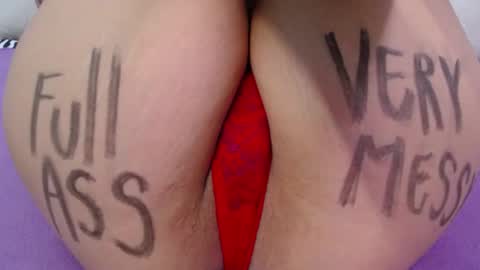 Snapshot of skynny_horney chatting on December 14, 2024, 5:18 am Skynny online show from December 14, 2024, 5:18 am