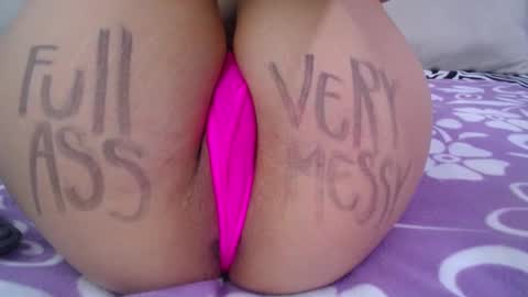 Snapshot of skynny_horney chatting on December 22, 2024, 9:33 am Skynny online show from December 22, 2024, 9:33 am