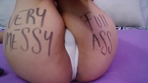 Snapshot of skynny_horney chatting on January 9, 2025, 12:03 am Skynny online show from January 9, 2025, 12:03 am