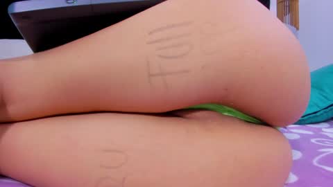 Snapshot of skynny_horney chatting on February 26, 2025, 12:27 am Skynny online show from February 26, 2025, 12:27 am