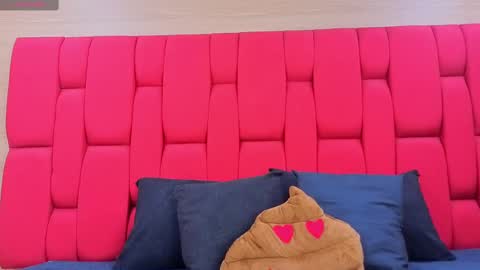 Snapshot of skynny_horney chatting on October 10, 2025, 9:25 pm Skynny online show from October 10, 2025, 9:25 pm