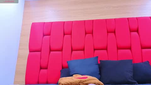 Snapshot of skynny_horney chatting on October 23, 2025, 8:51 pm Skynny online show from October 23, 2025, 8:51 pm