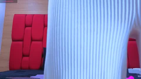 Snapshot of skynny_horney chatting on November 5, 2025, 8:53 pm Skynny online show from November 5, 2025, 8:53 pm