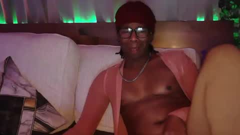 Snapshot of skyonetoo3 chatting on February 22, 2025, 8:40 am skyonetoo3 online show from February 22, 2025, 8:40 am