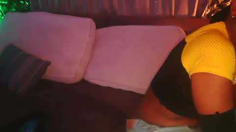 Snapshot of skyonetoo3 chatting on September 10, 2025, 12:10 am skyonetoo3 online show from September 10, 2025, 12:10 am