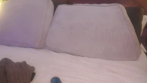 Snapshot of skyonetoo3 chatting on September 17, 2025, 7:15 pm skyonetoo3 online show from September 17, 2025, 7:15 pm