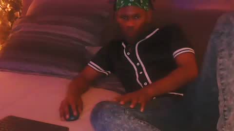 Snapshot of skyonetoo3 chatting on November 9, 2025, 9:13 pm skyonetoo3 online show from November 9, 2025, 9:13 pm