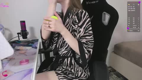 Snapshot of skyqueeni chatting on April 10, 2026, 7:24 am Nastya online show from April 10, 2026, 7:24 am