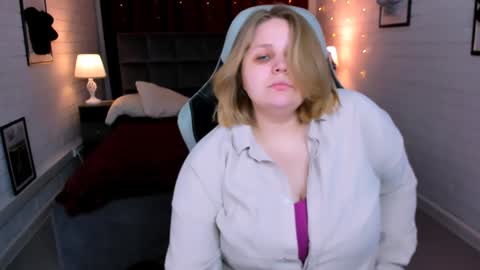 Snapshot of sladadeew chatting on January 22, 2025, 9:02 am Slada Deew online show from January 22, 2025, 9:02 am