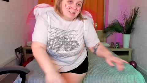 Snapshot of sladadeew chatting on February 11, 2025, 12:16 pm Slada Deew online show from February 11, 2025, 12:16 pm