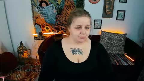 Snapshot of sladadeew chatting on November 3, 2025, 1:01 pm Slada Deew online show from November 3, 2025, 1:01 pm