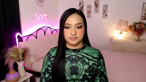 Queen Cyrine online show from November 16, 2025, 2:44 pm